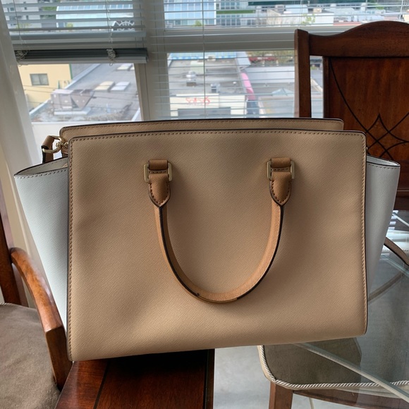 Michael Kors Large Selma Saffiano Leather Satchel Handbag - Picture 6 of 8